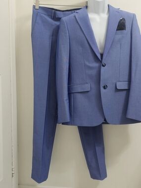 Boy's Men's Light Blue Two-Piece Suit - Classic Single-Breasted Blazer & Pants.